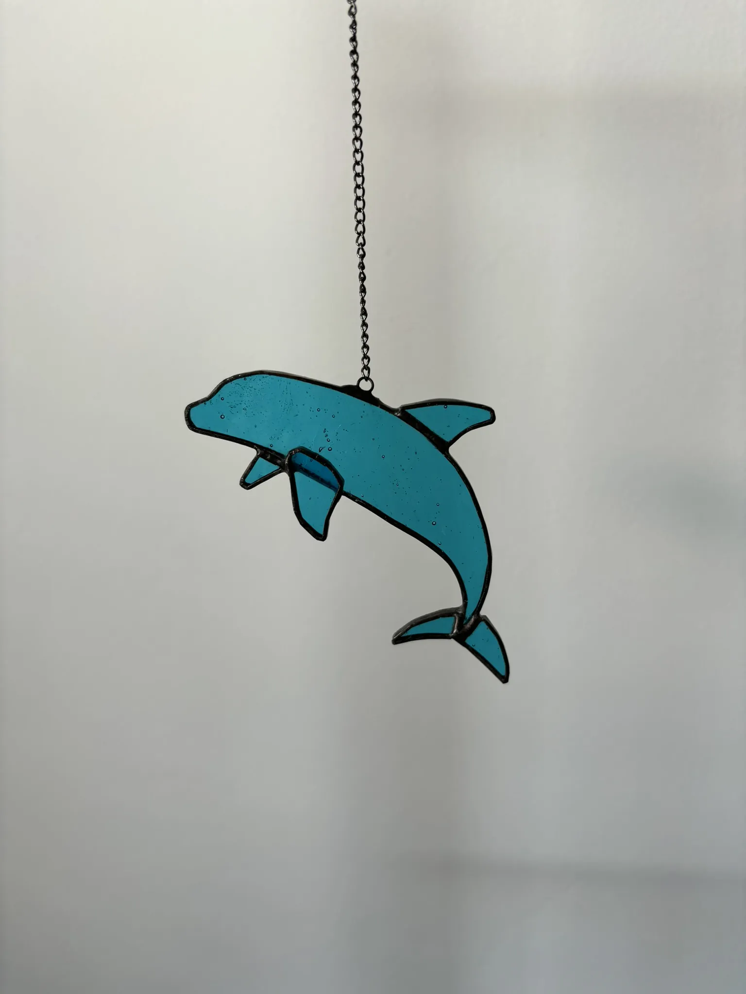 Glas in lood hanger: blauwe dolfijn