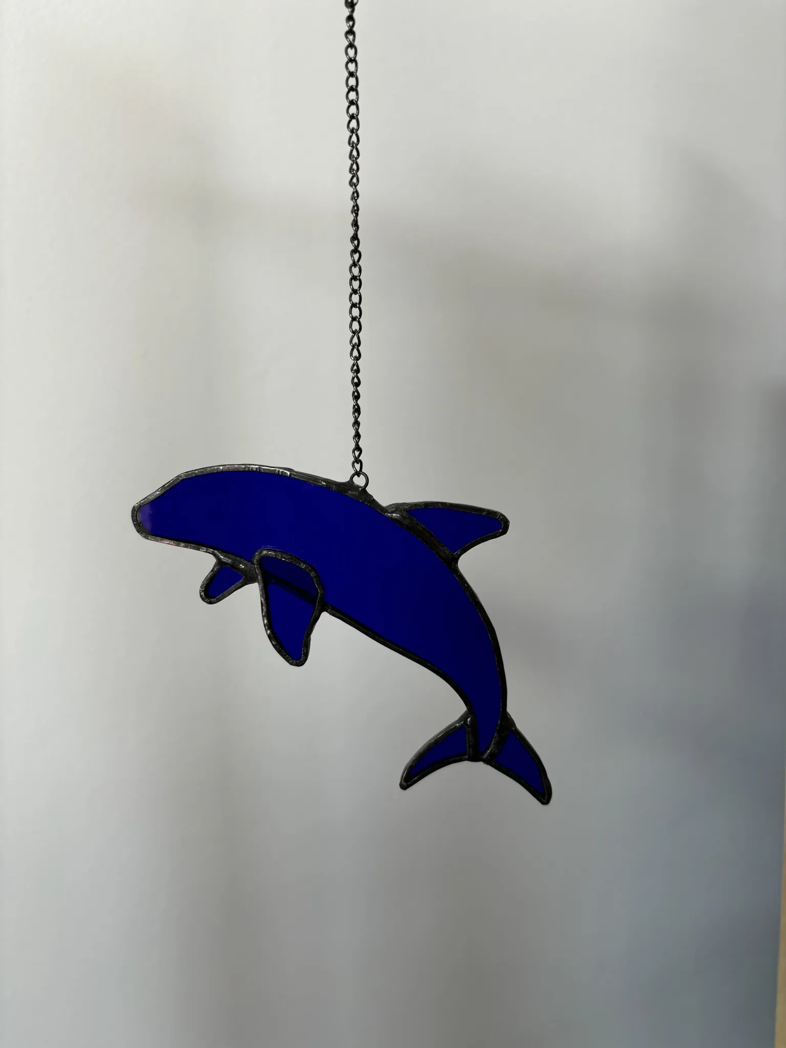 Glas in lood hanger: blauwe dolfijn